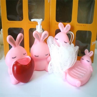 Love愛心兔浴室四件套 時(shí)尚衛(wèi)浴與動(dòng)漫文化的完美融合